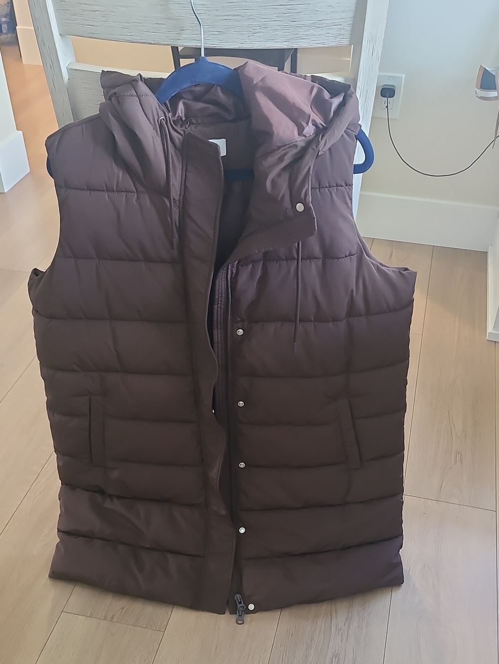 Suzy Shier Brown Quilted Hooded Puffer Vest New Without Tags.